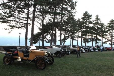 Le auto d'epoca nel parco della Rocca del Borgia