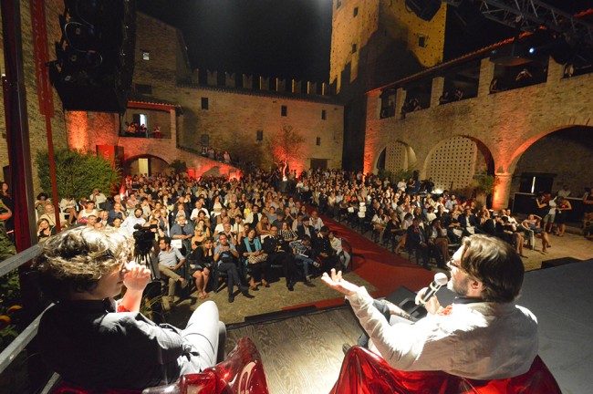 Lucrezia Ercoli e Roberto Mordacci durante il Philoshow dedicato a Giorgio Gaber