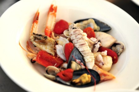 Gastronomia: Festival Internazionale Brodetto a Fano, un piatto con molluschi e crostacei