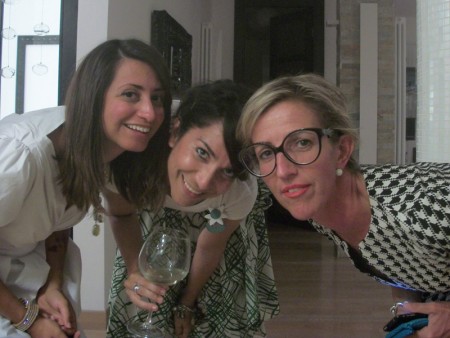 Silvia Bartolini, Giorgia Barardinelli e Elisa Mori, fondatrici dell’associazione culturale “Verticale d’Arte” di Macerata