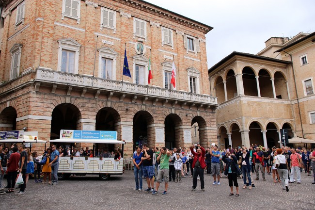Turisti Macerata trenino_Foto LB (3)