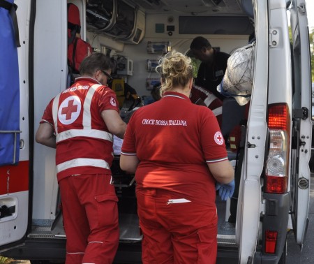 Un equipaggio della Croce rossa (foto d'archivio)