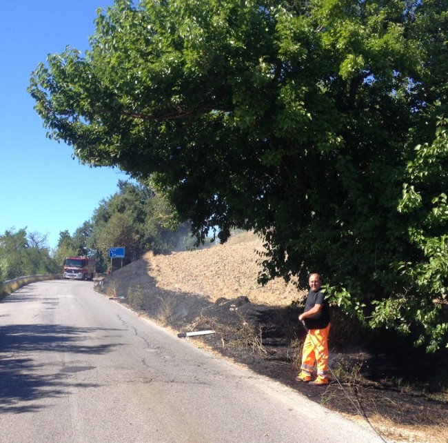 incendio scarpata monte san giusto (1)