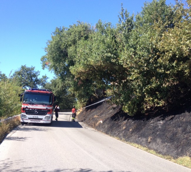 incendio scarpata monte san giusto (3)