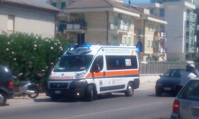L'ambulanza sul luogo dell'incidente