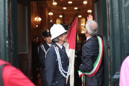 Il sindaco Carancini si interessa all'apertura della porta