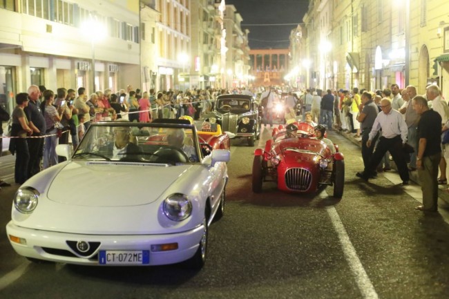 Il sindaco Romano Carancini ed Enrico Ruffini a bordo di una Alfa Spider