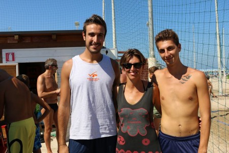 Da sinistra il centrale Omar Biglino con due membri della sua squadra
