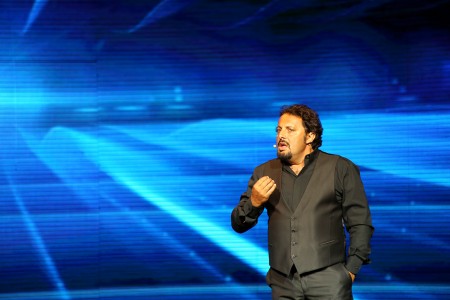 Enrico Brignano nei giorni scorsi sul palco dello Sferisterio