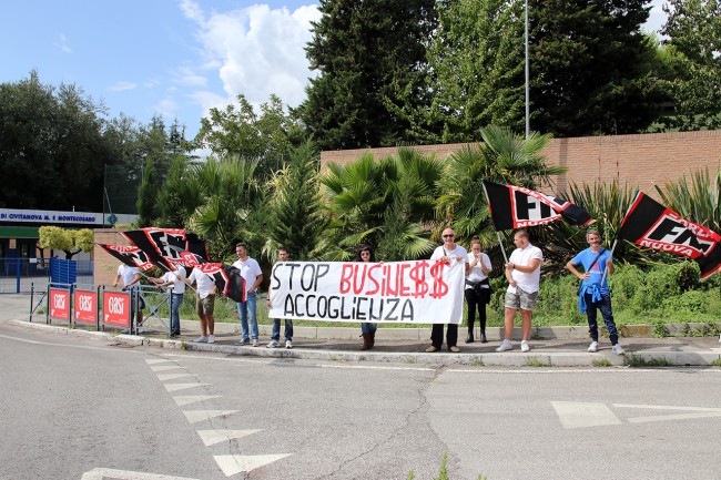 Forza Nuova protesta accoglienza immigrati_Foto LB (1)