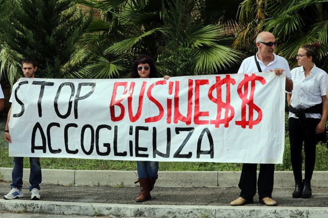 Forza Nuova protesta accoglienza immigrati_Foto LB (2)