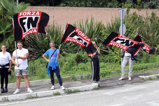 Forza Nuova protesta accoglienza immigrati_Foto LB (3)