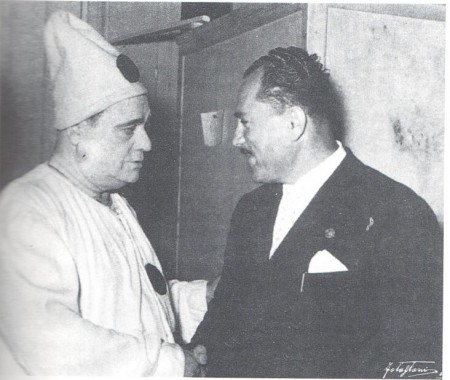 Beniamino Gigli con il sindaco di Recanati durante l'intervallo 