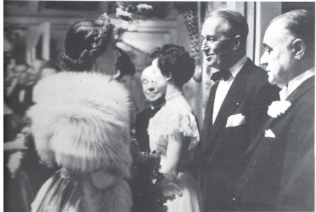 Gigli in compagnia della regina d'Inghilterra
