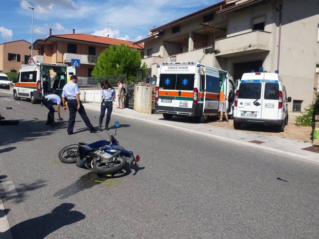 I rilievi della polizia municipale dopo l'incidente