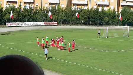 La festa dei giocatori del Matelica dopo un gol