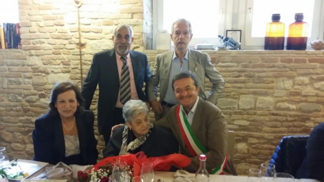 Benigna Fadda festeggiata dai familiari e dal sindaco Cesare Martini