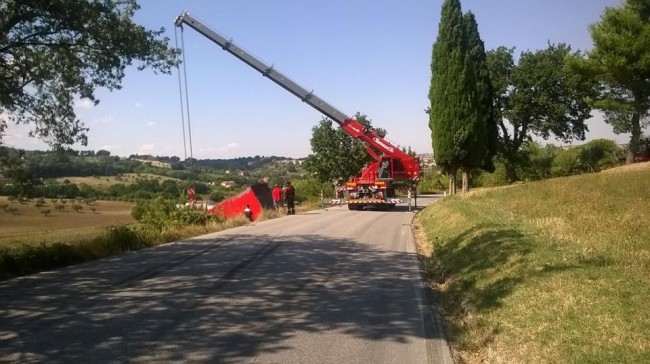 Le operazioni di soccorso dei vigili del fuoco