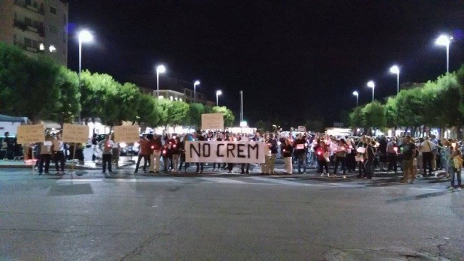 La fiaccolata dei No Crem contro l'impianto crematorio