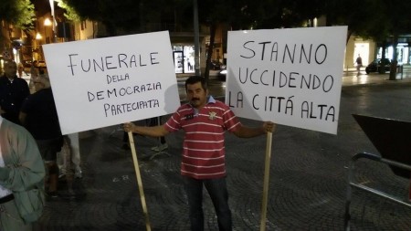 fiaccolata no crem (9)
