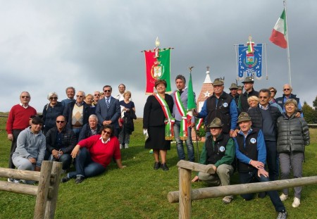 foto di gruppo cippo Niccolai