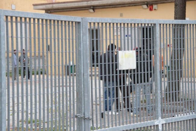 immigrati ufficio immigrazione foto ap 2
