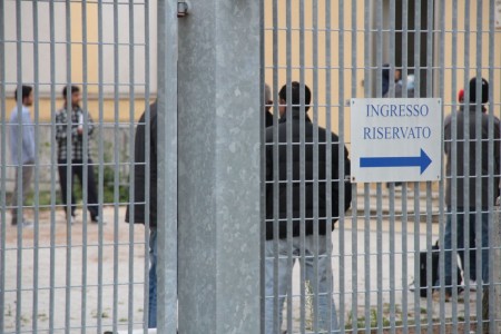 immigrati ufficio immigrazione foto ap 5