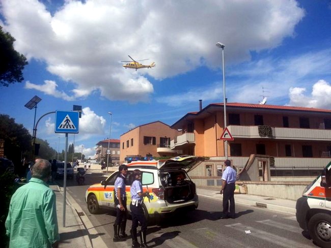 L'arrivo dell'eliambulanza (foto concessa da Alberto Mobili)