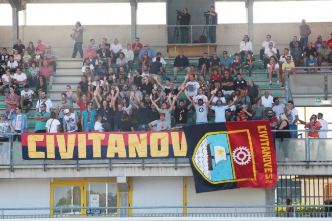 I tifosi della Civitanovese al "Martini" di Corridonia