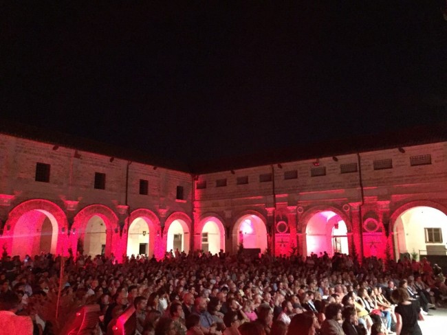 La platea di Popsophia durante lo spettacolo di Paolo Nanni