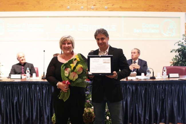 Premio a Lidia Moretti, decana del commercio maceratese. Ritira il premio il figlio Roberto Freddi