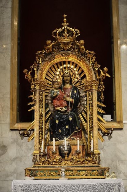 statua di Maria Santissima Incoronata