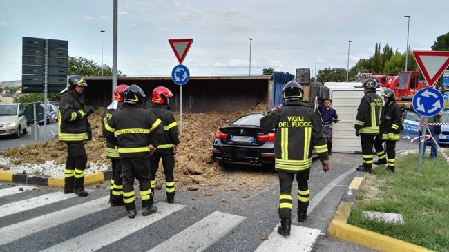tir ribaltato cimitero 5 Lucrezia Benfatto
