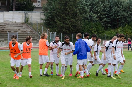 L'esultanza crèmisi dopo il gol del vantaggio