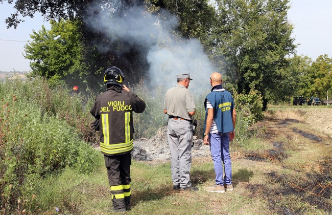 vigili del fuoco incendio tolentino_foto LB (5)
