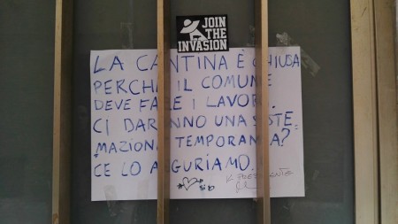 Il cartello affisso all'ingresso della cantina San Giuliano