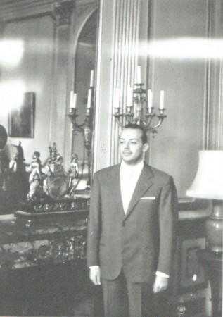 Ambasciata di Gran Bretagna a Parigi. Il maggiordomo nel salone Jonico 1958