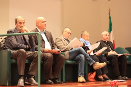 Da sinistra a destra Enrico Montecchiesi, Maurizio Massaccesi, Alessandro Maccioni, Floriana Crescimbeni e il vescovo emerito Claudio Giuliodori-min