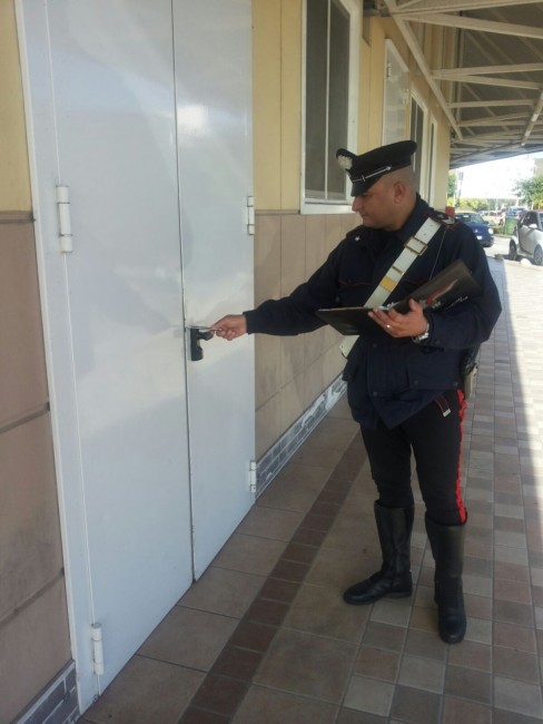 Carabini al centro commerciale Valdichienti