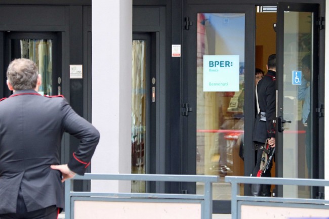 RAPINA BANCA CORSO CAIROLI (3)
