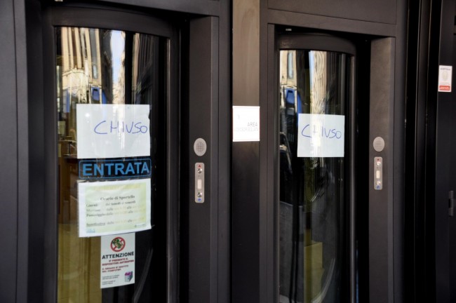 I bussolotti della banca, l'istituto è chiuso dopo la rapina