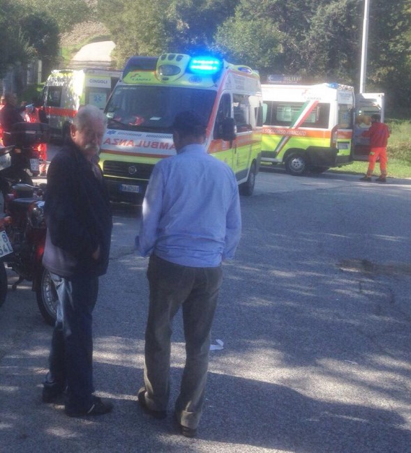 L'incidente dove sono rimasti feriti tre motociclisti