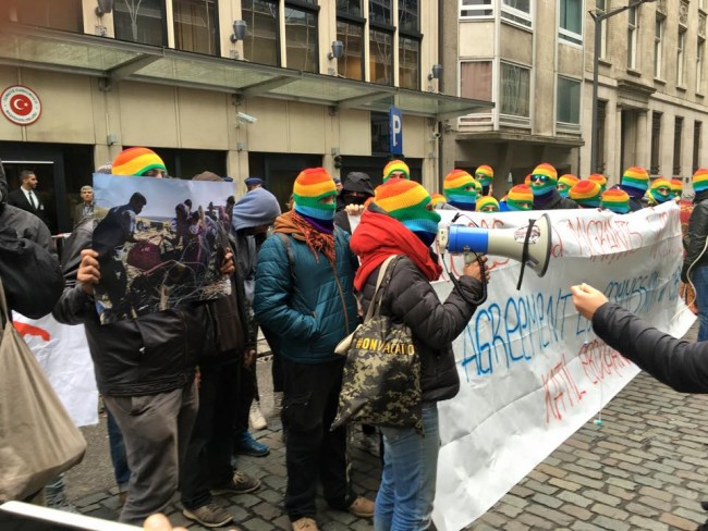 Alcuni dei manifestanti italiani