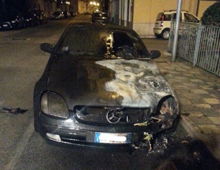 auto a fuoco porto recanati 1