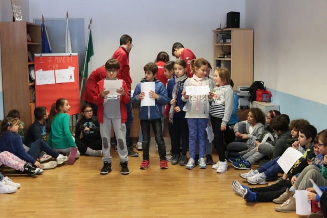 bambini in croce rossa a villa potenza foto ap (13)
