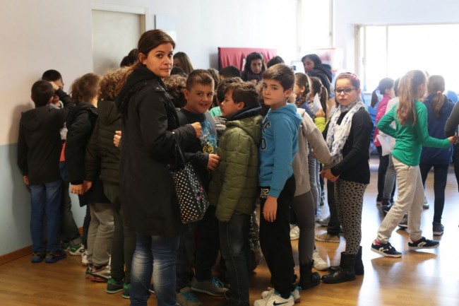 bambini in croce rossa a villa potenza foto ap (18)