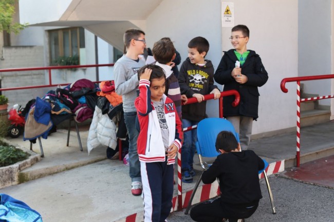 bambini in croce rossa a villa potenza foto ap (4)