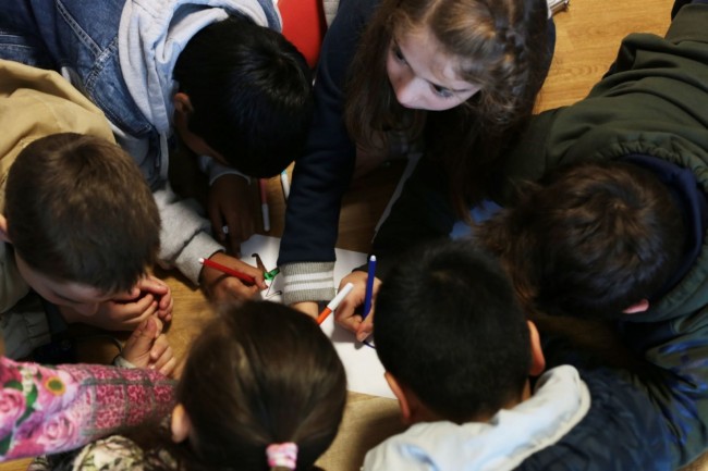 bambini in croce rossa a villa potenza foto ap (7)