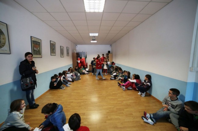 bambini in croce rossa a villa potenza foto ap (9)