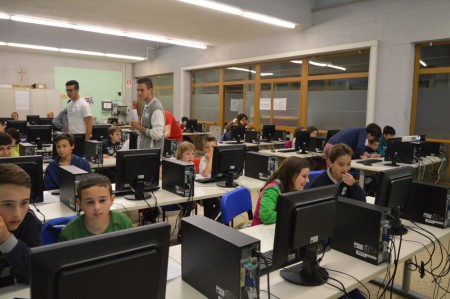 Un momento dei laboratori in programma a CoderDojo
